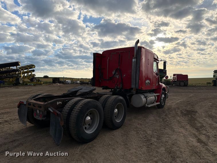 image for item FT8081 2006 Freightliner Columbia semi truck