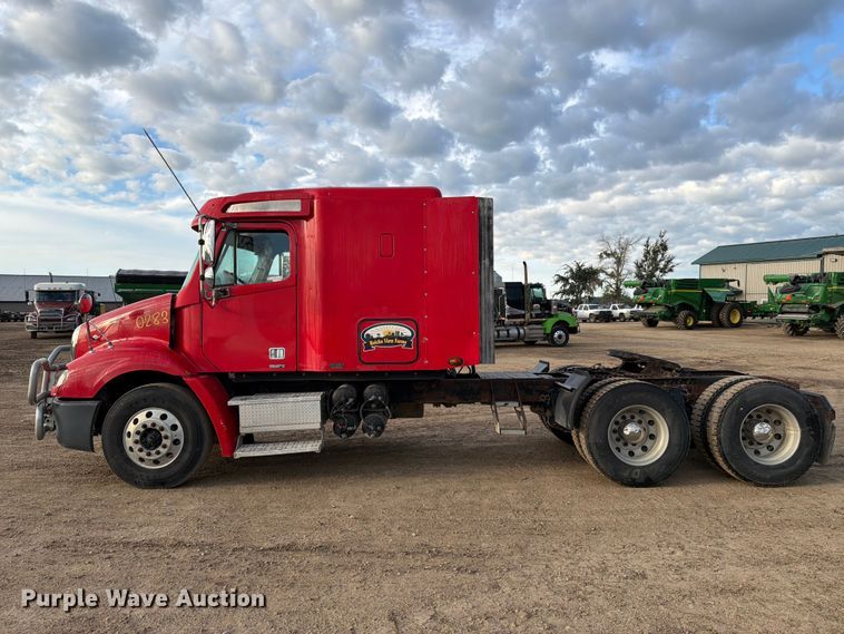 image for item FT8081 2006 Freightliner Columbia semi truck