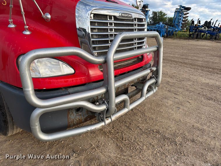 image for item FT8081 2006 Freightliner Columbia semi truck