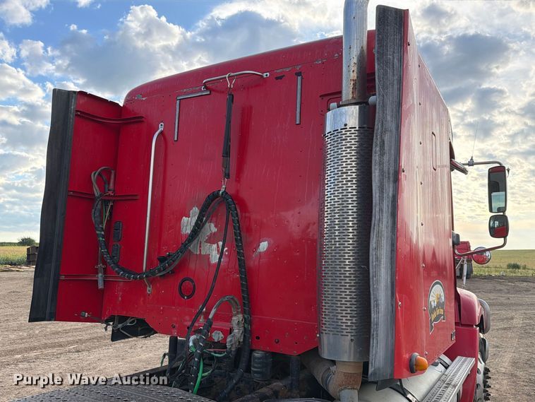 image for item FT8081 2006 Freightliner Columbia semi truck