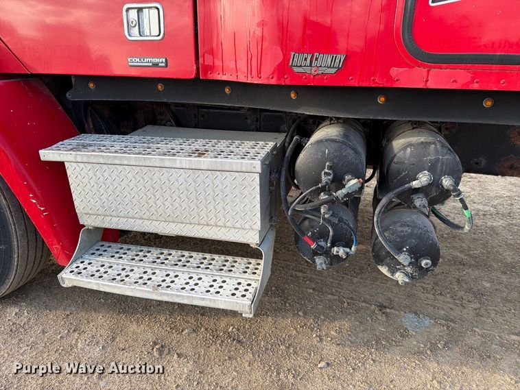 image for item FT8081 2006 Freightliner Columbia semi truck