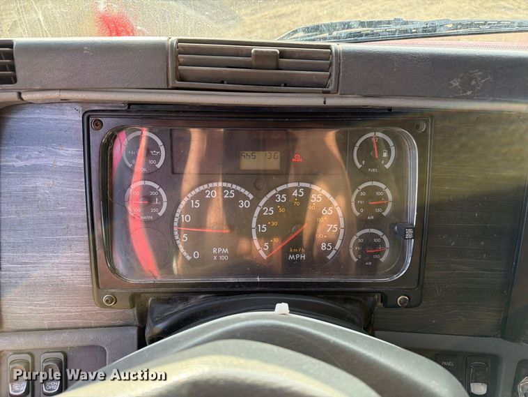 image for item FT8081 2006 Freightliner Columbia semi truck