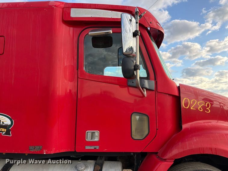 image for item FT8081 2006 Freightliner Columbia semi truck