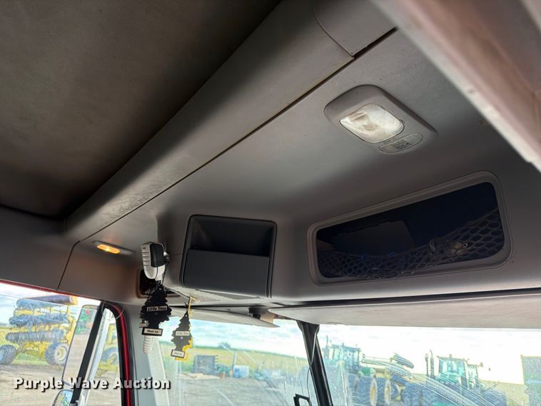 image for item FT8081 2006 Freightliner Columbia semi truck