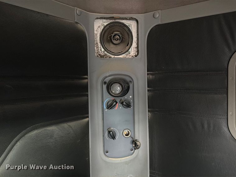 image for item FT8081 2006 Freightliner Columbia semi truck