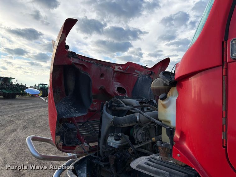 image for item FT8081 2006 Freightliner Columbia semi truck