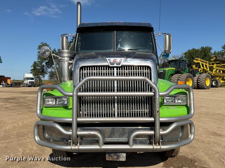 image for item FT8082 2015 Western Star 4900 semi truck