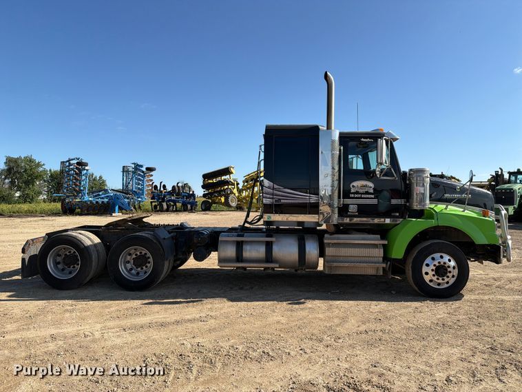 image for item FT8082 2015 Western Star 4900 semi truck