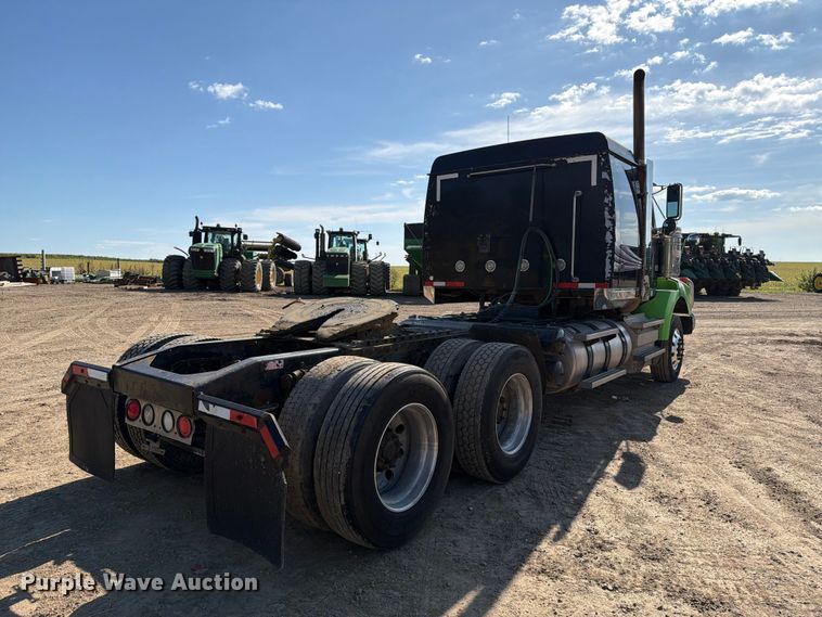 image for item FT8082 2015 Western Star 4900 semi truck