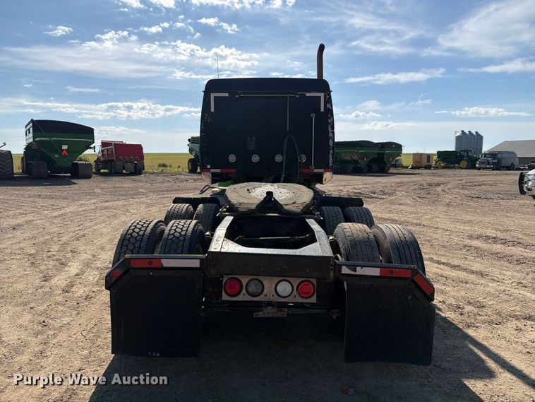 image for item FT8082 2015 Western Star 4900 semi truck