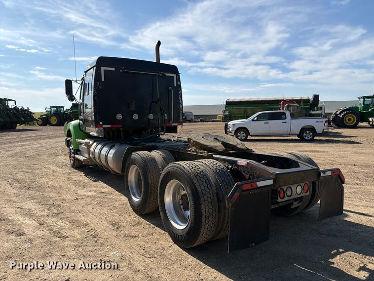 image for item FT8082 2015 Western Star 4900 semi truck