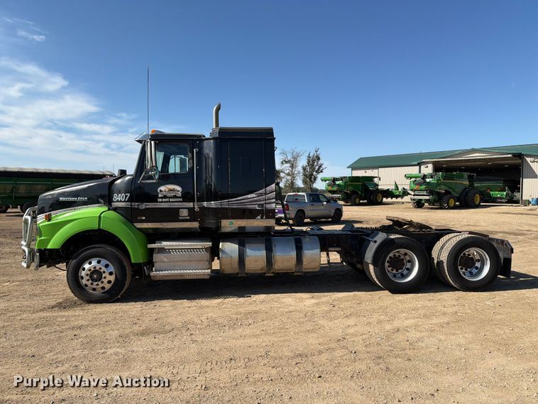image for item FT8082 2015 Western Star 4900 semi truck