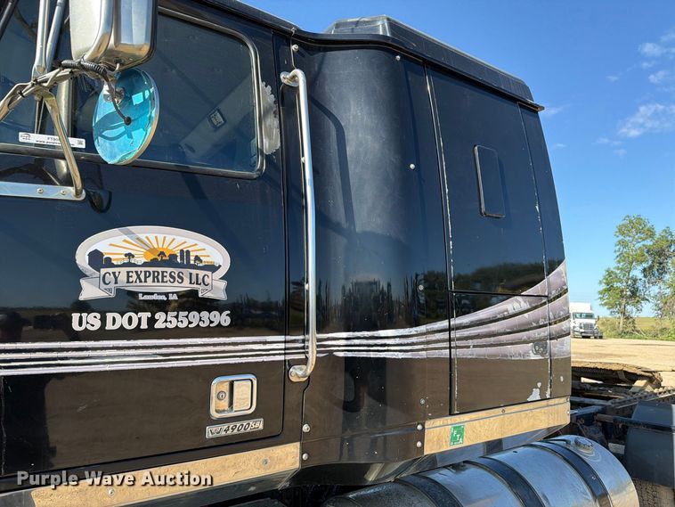 image for item FT8082 2015 Western Star 4900 semi truck