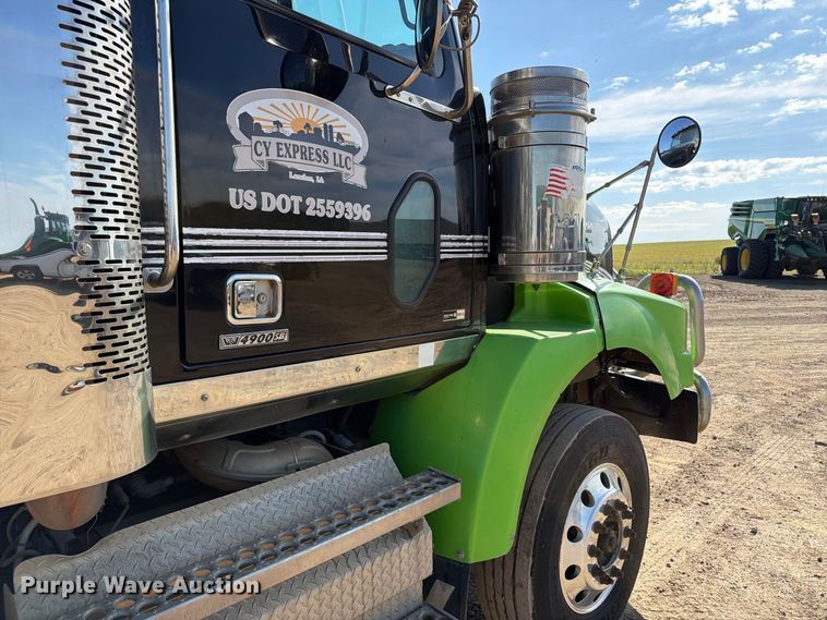 image for item FT8082 2015 Western Star 4900 semi truck