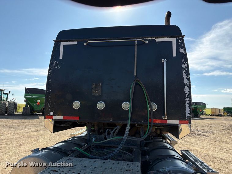 image for item FT8082 2015 Western Star 4900 semi truck