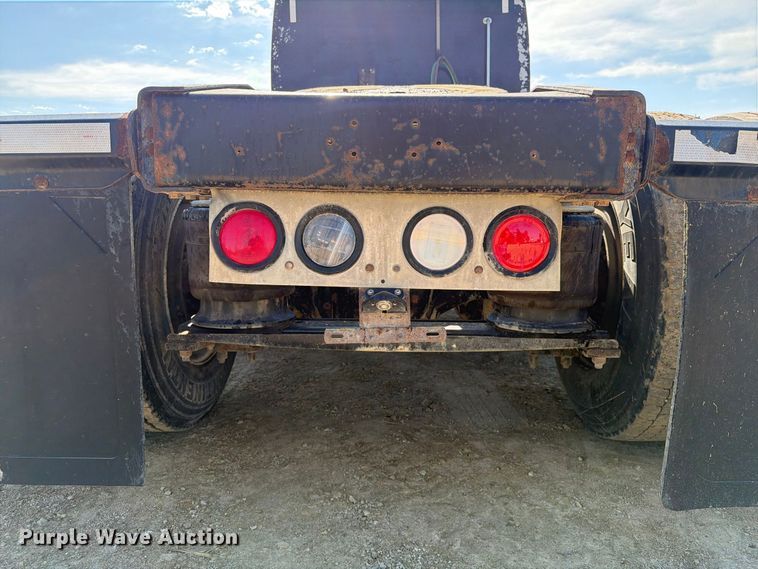 image for item FT8082 2015 Western Star 4900 semi truck