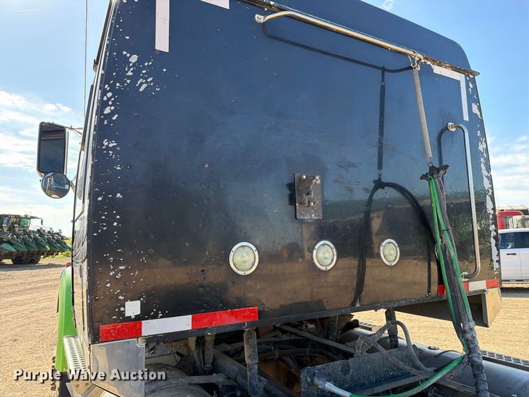 image for item FT8082 2015 Western Star 4900 semi truck