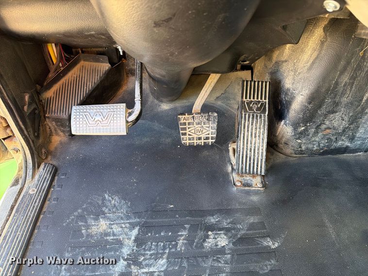 image for item FT8082 2015 Western Star 4900 semi truck