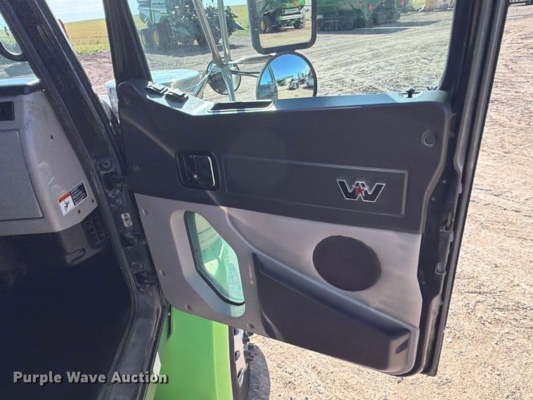 image for item FT8082 2015 Western Star 4900 semi truck