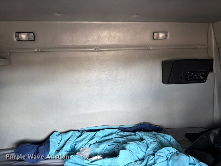 image for item FT8082 2015 Western Star 4900 semi truck
