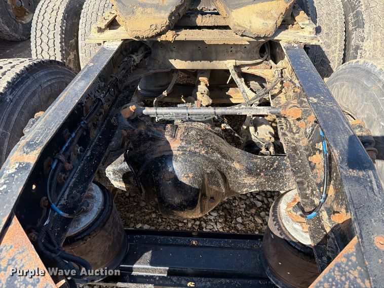 image for item FT8082 2015 Western Star 4900 semi truck