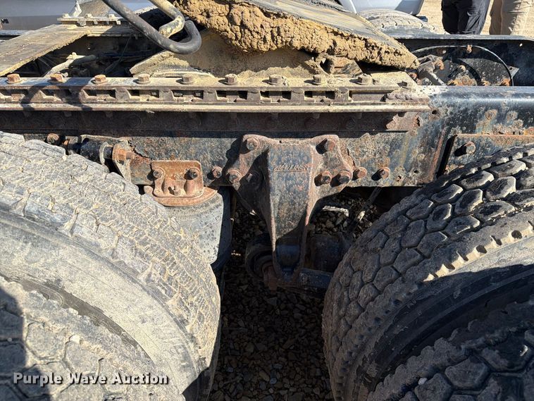 image for item FT8082 2015 Western Star 4900 semi truck