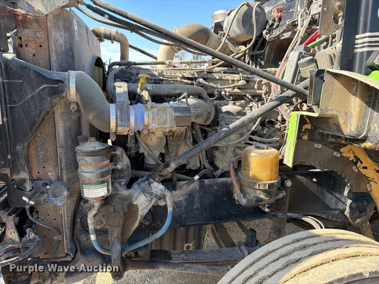 image for item FT8082 2015 Western Star 4900 semi truck