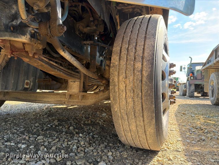 image for item FT8082 2015 Western Star 4900 semi truck