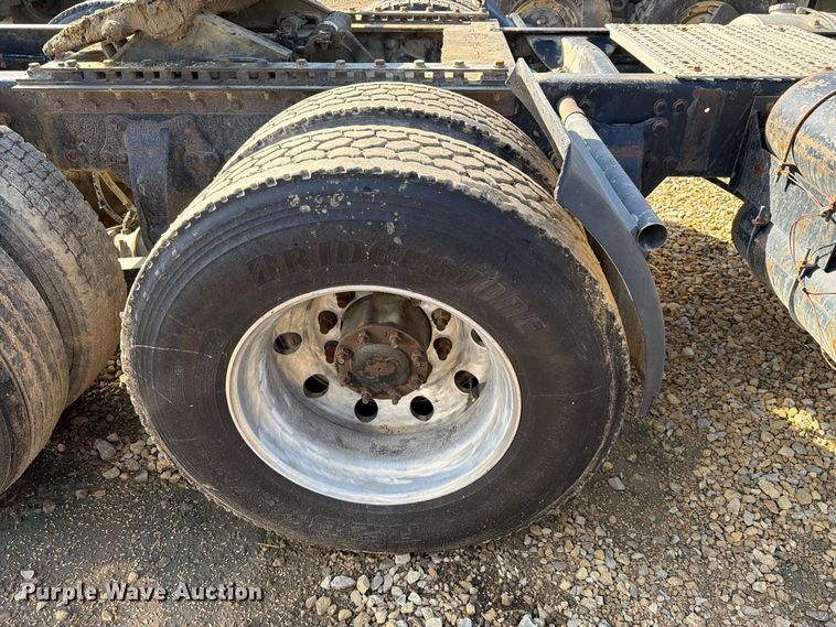 image for item FT8082 2015 Western Star 4900 semi truck