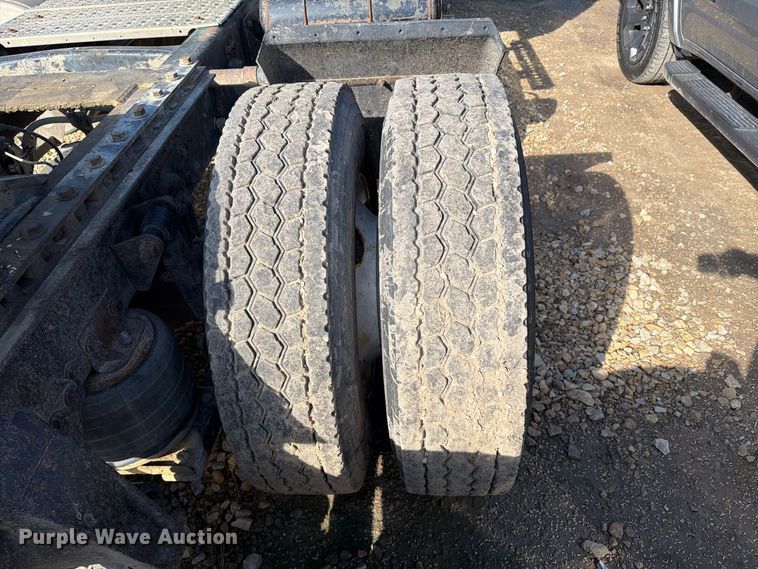 image for item FT8082 2015 Western Star 4900 semi truck