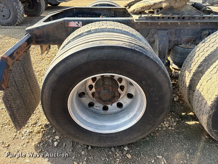 image for item FT8082 2015 Western Star 4900 semi truck