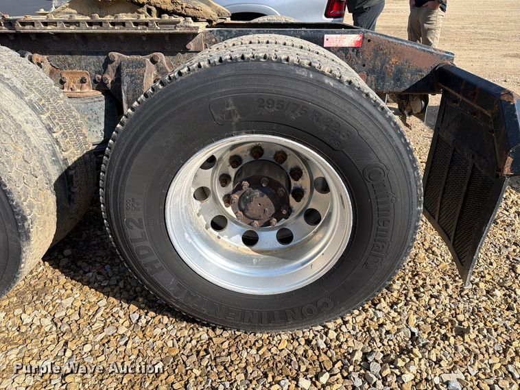 image for item FT8082 2015 Western Star 4900 semi truck