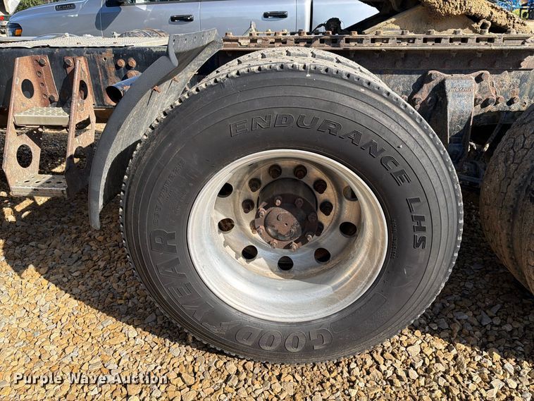 image for item FT8082 2015 Western Star 4900 semi truck
