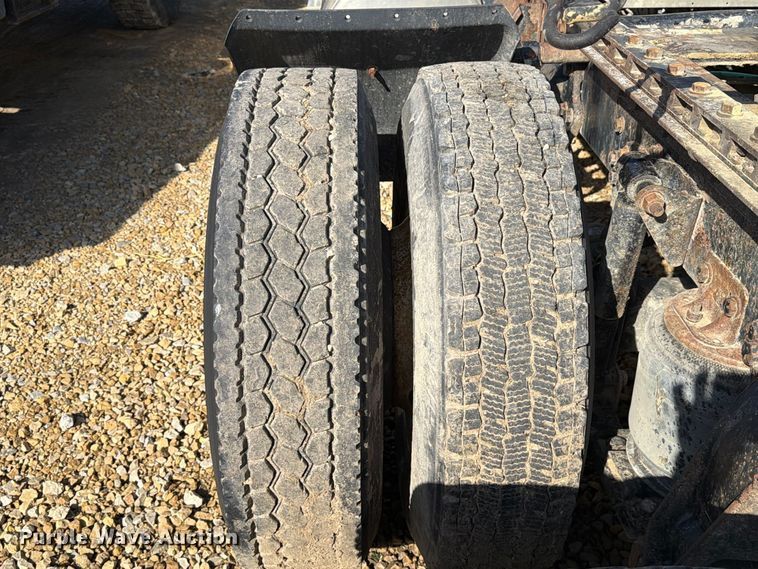 image for item FT8082 2015 Western Star 4900 semi truck