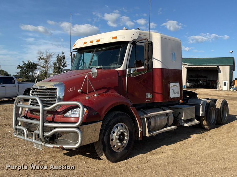 2007 Freightliner Columbia semi truck