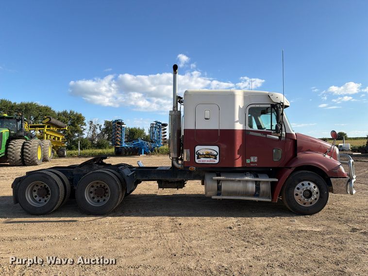 image for item FT8083 2007 Freightliner Columbia semi truck
