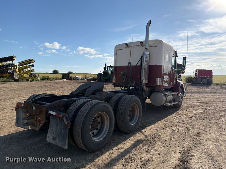 image for item FT8083 2007 Freightliner Columbia semi truck
