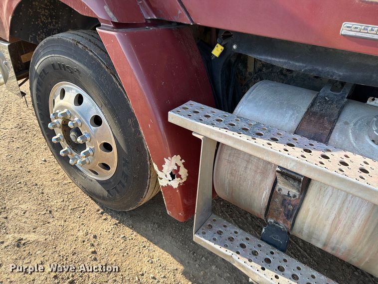 image for item FT8083 2007 Freightliner Columbia semi truck