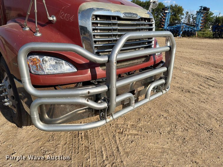 image for item FT8083 2007 Freightliner Columbia semi truck