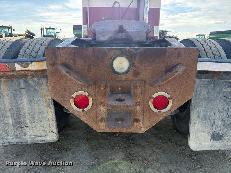 image for item FT8083 2007 Freightliner Columbia semi truck