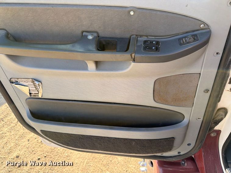 image for item FT8083 2007 Freightliner Columbia semi truck