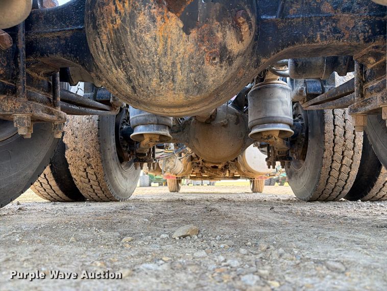 image for item FT8083 2007 Freightliner Columbia semi truck