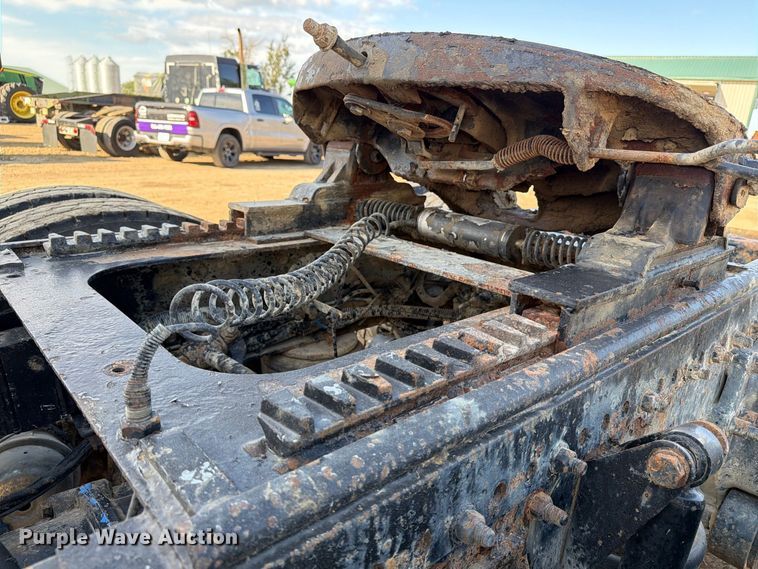image for item FT8083 2007 Freightliner Columbia semi truck