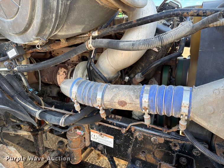 image for item FT8083 2007 Freightliner Columbia semi truck
