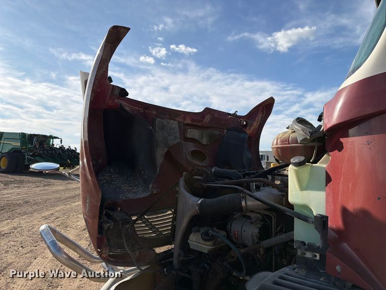 image for item FT8083 2007 Freightliner Columbia semi truck