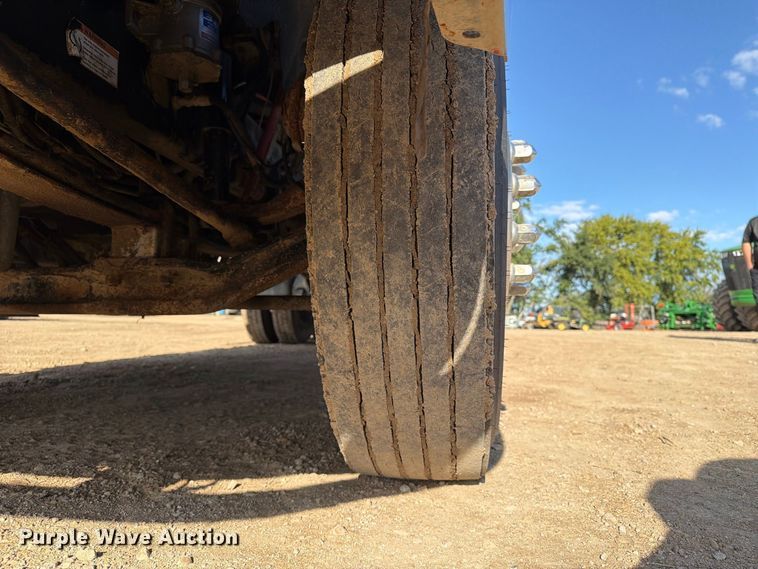 image for item FT8083 2007 Freightliner Columbia semi truck