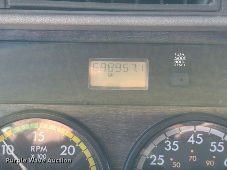 image for item FT8083 2007 Freightliner Columbia semi truck