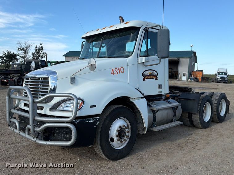 2007 Freightliner Columbia semi truck