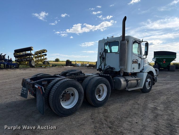 image for item FT8084 2007 Freightliner Columbia semi truck