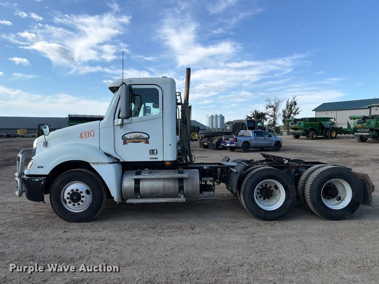 image for item FT8084 2007 Freightliner Columbia semi truck